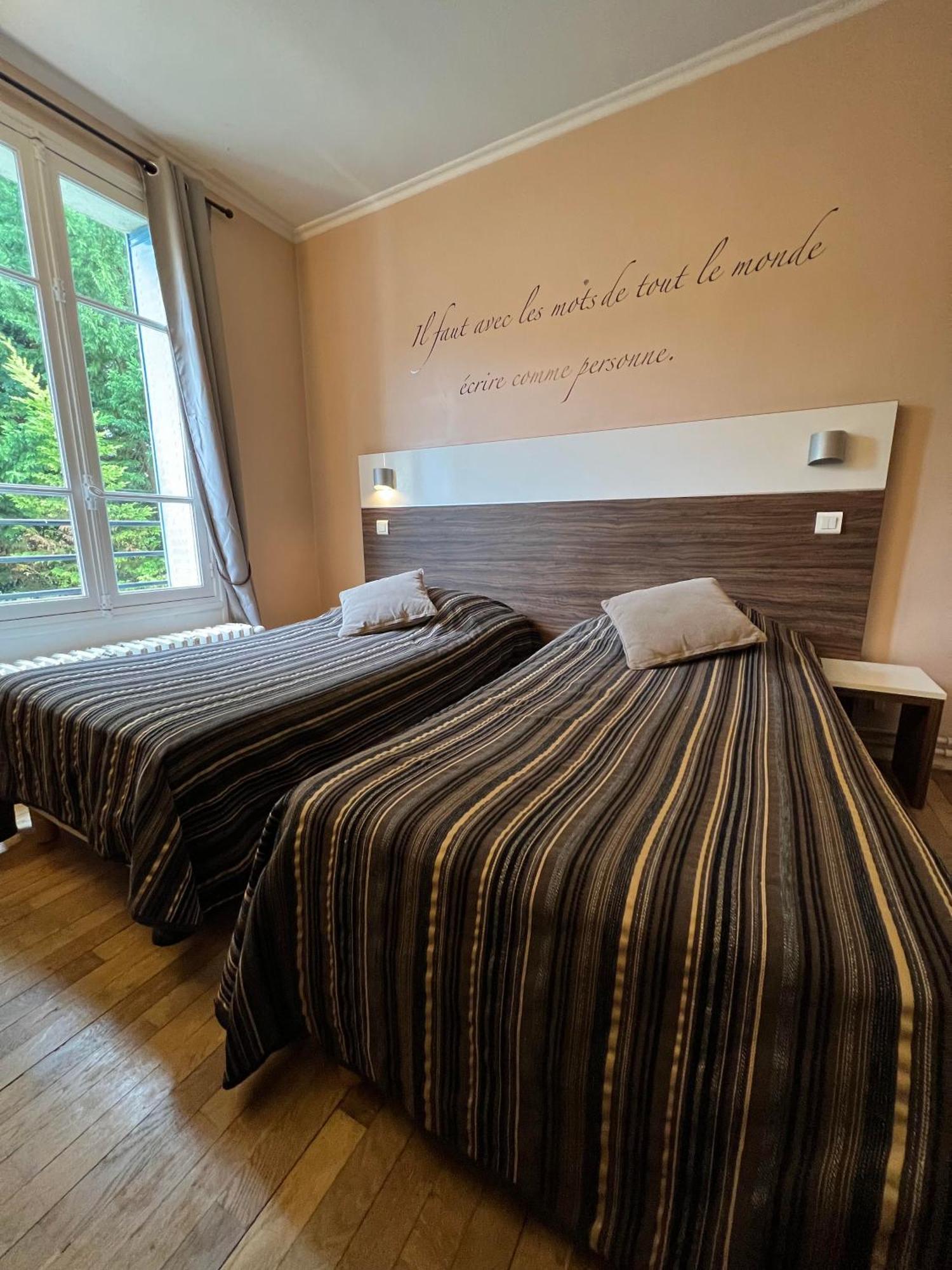 Logis Hotel & Restaurant - Les Bords De Seine 拉罗什基永 外观 照片