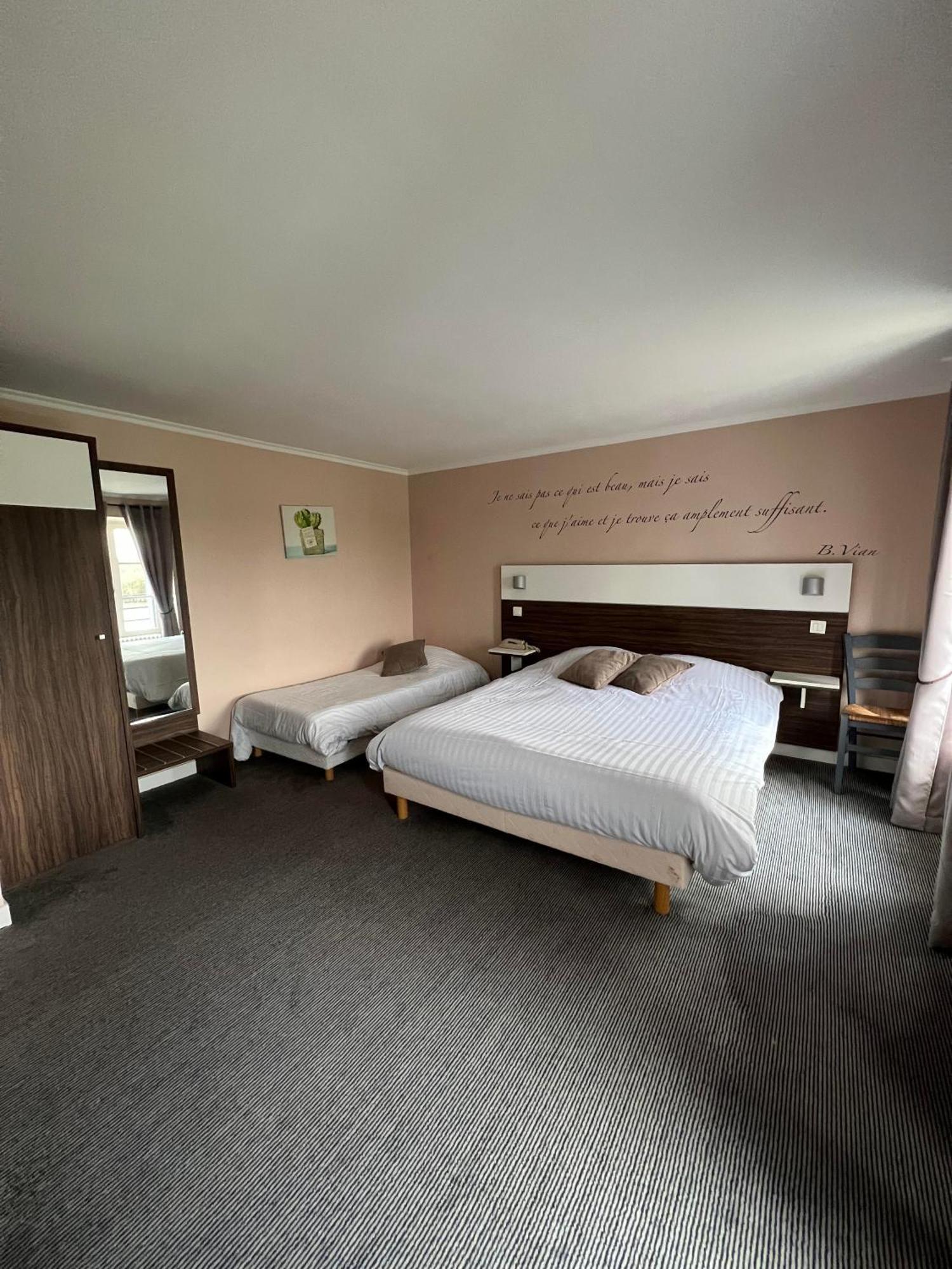 Logis Hotel & Restaurant - Les Bords De Seine 拉罗什基永 外观 照片