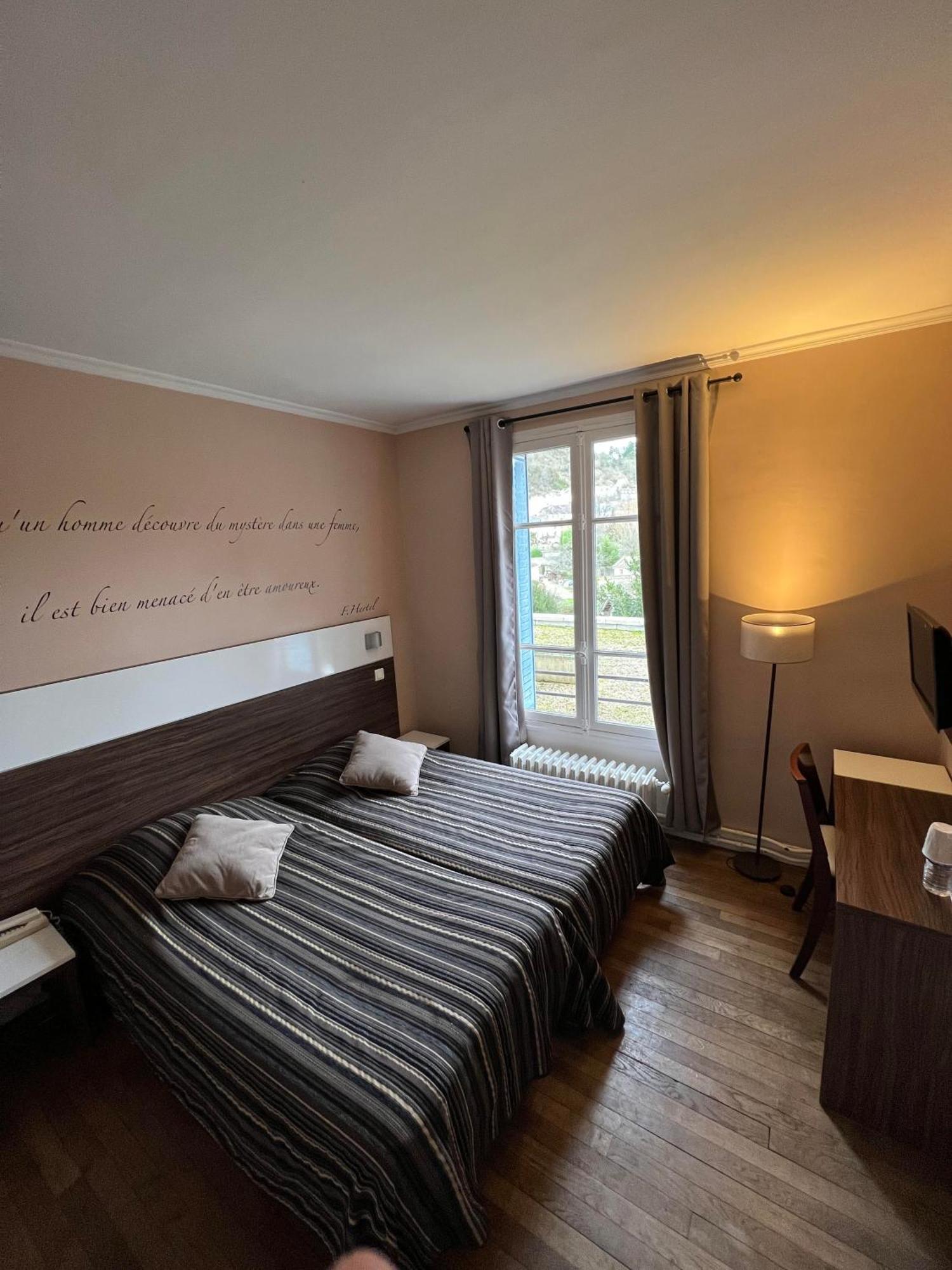 Logis Hotel & Restaurant - Les Bords De Seine 拉罗什基永 外观 照片