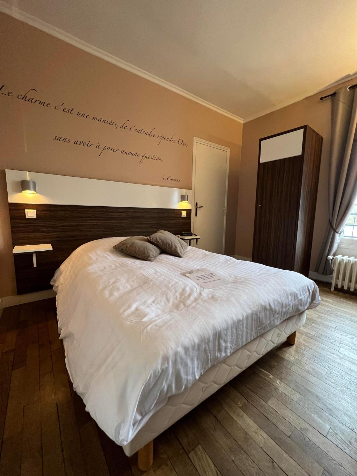 Logis Hotel & Restaurant - Les Bords De Seine 拉罗什基永 外观 照片
