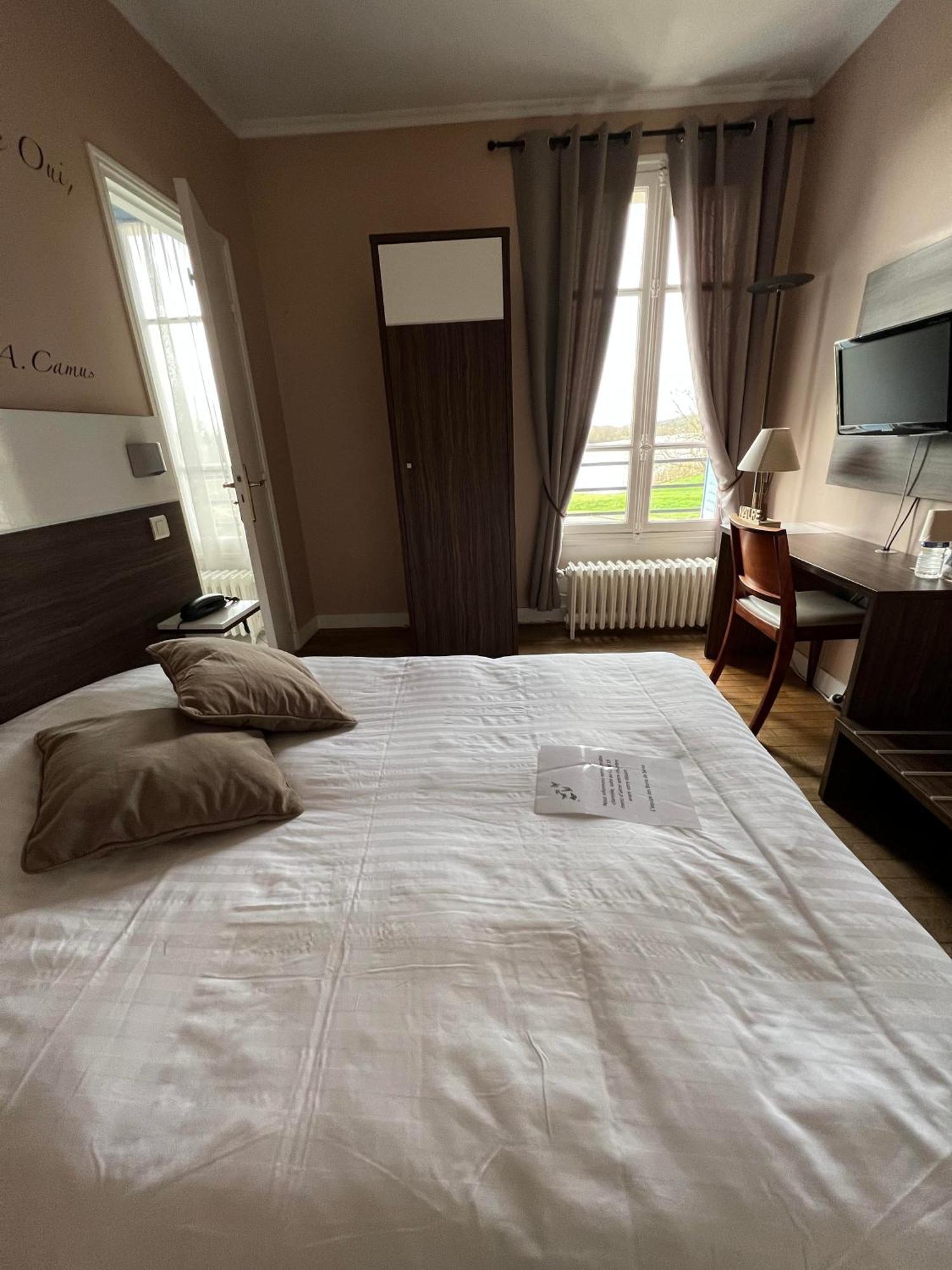 Logis Hotel & Restaurant - Les Bords De Seine 拉罗什基永 外观 照片
