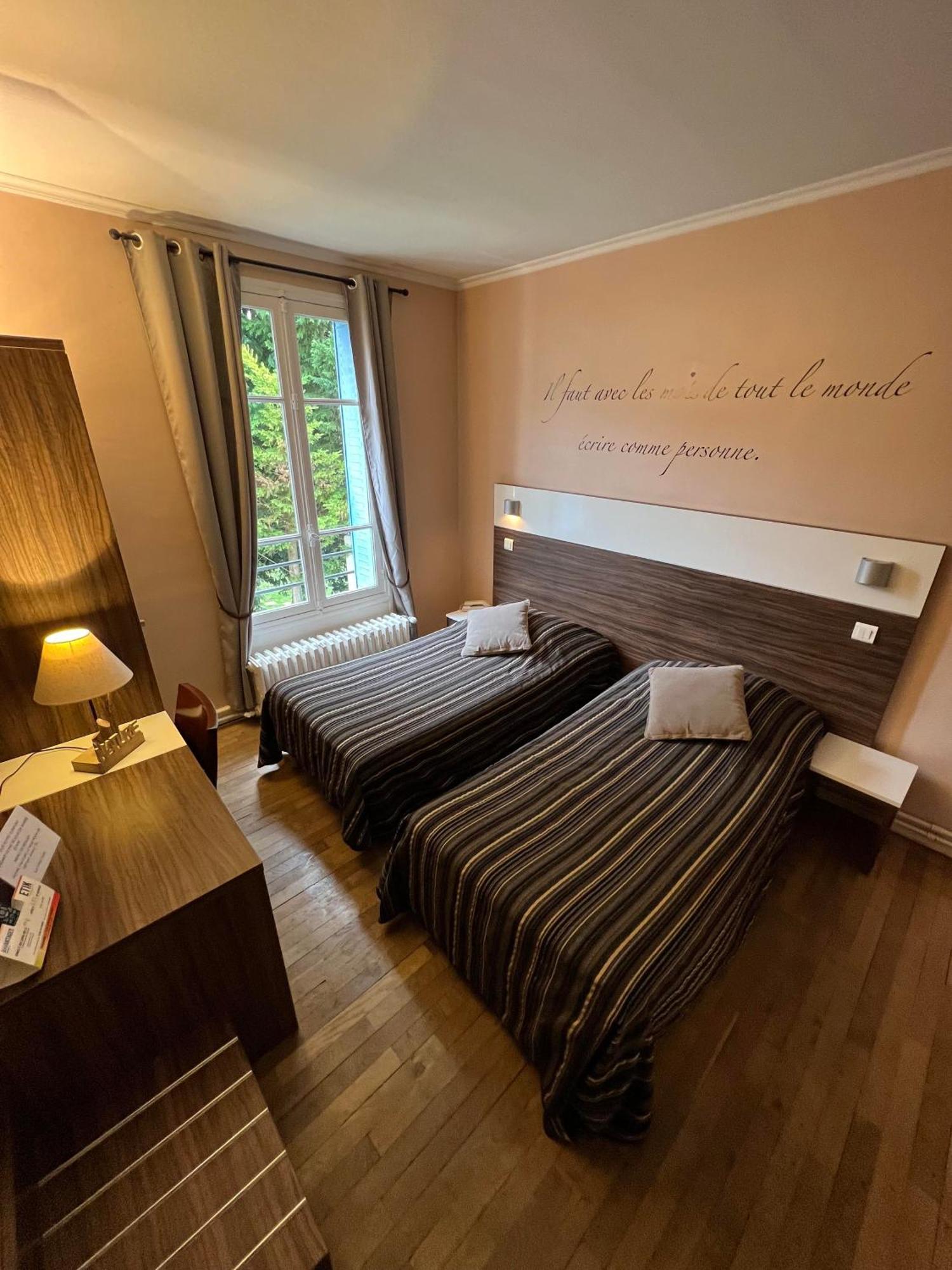 Logis Hotel & Restaurant - Les Bords De Seine 拉罗什基永 外观 照片
