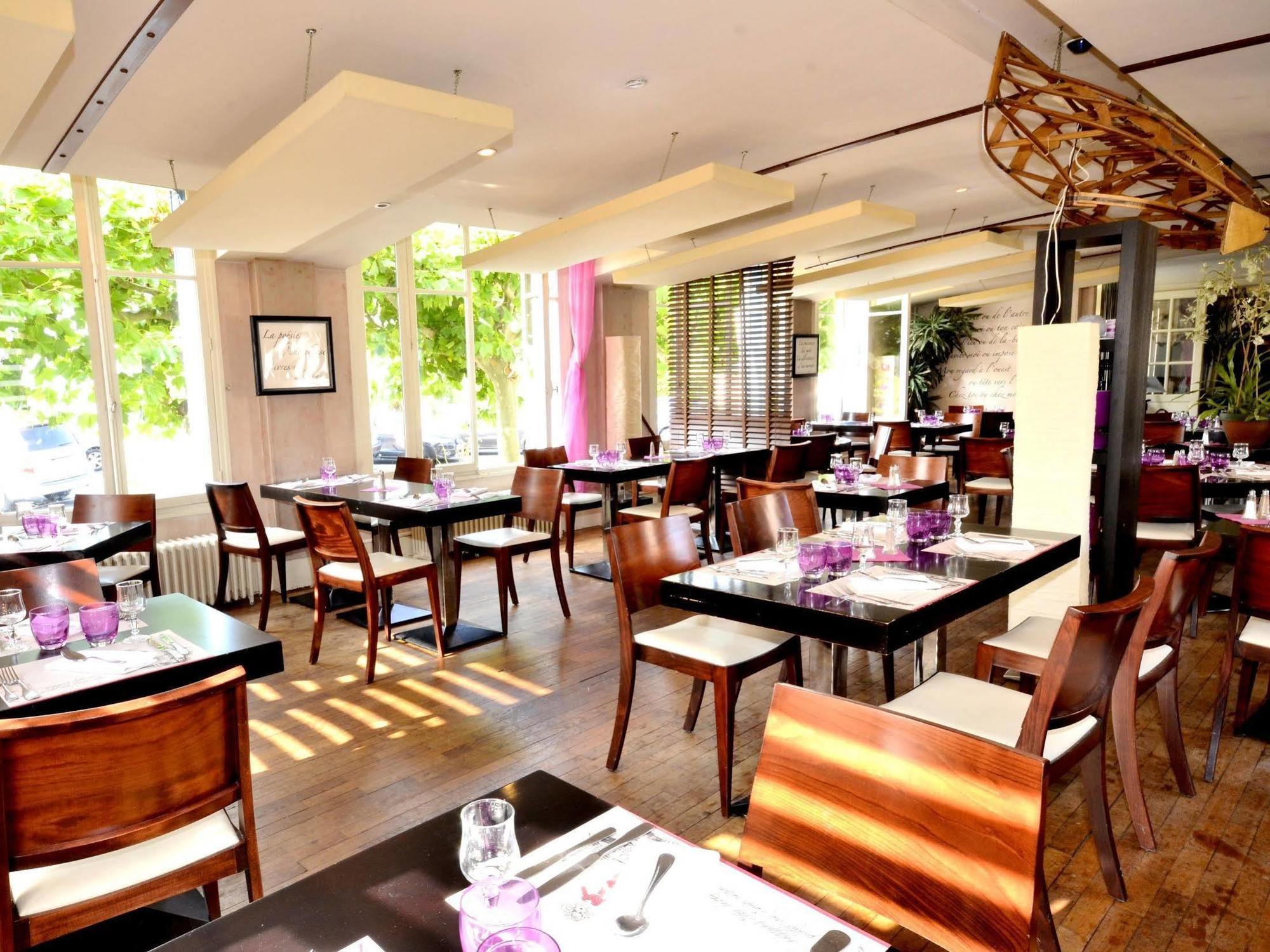 Logis Hotel & Restaurant - Les Bords De Seine 拉罗什基永 外观 照片