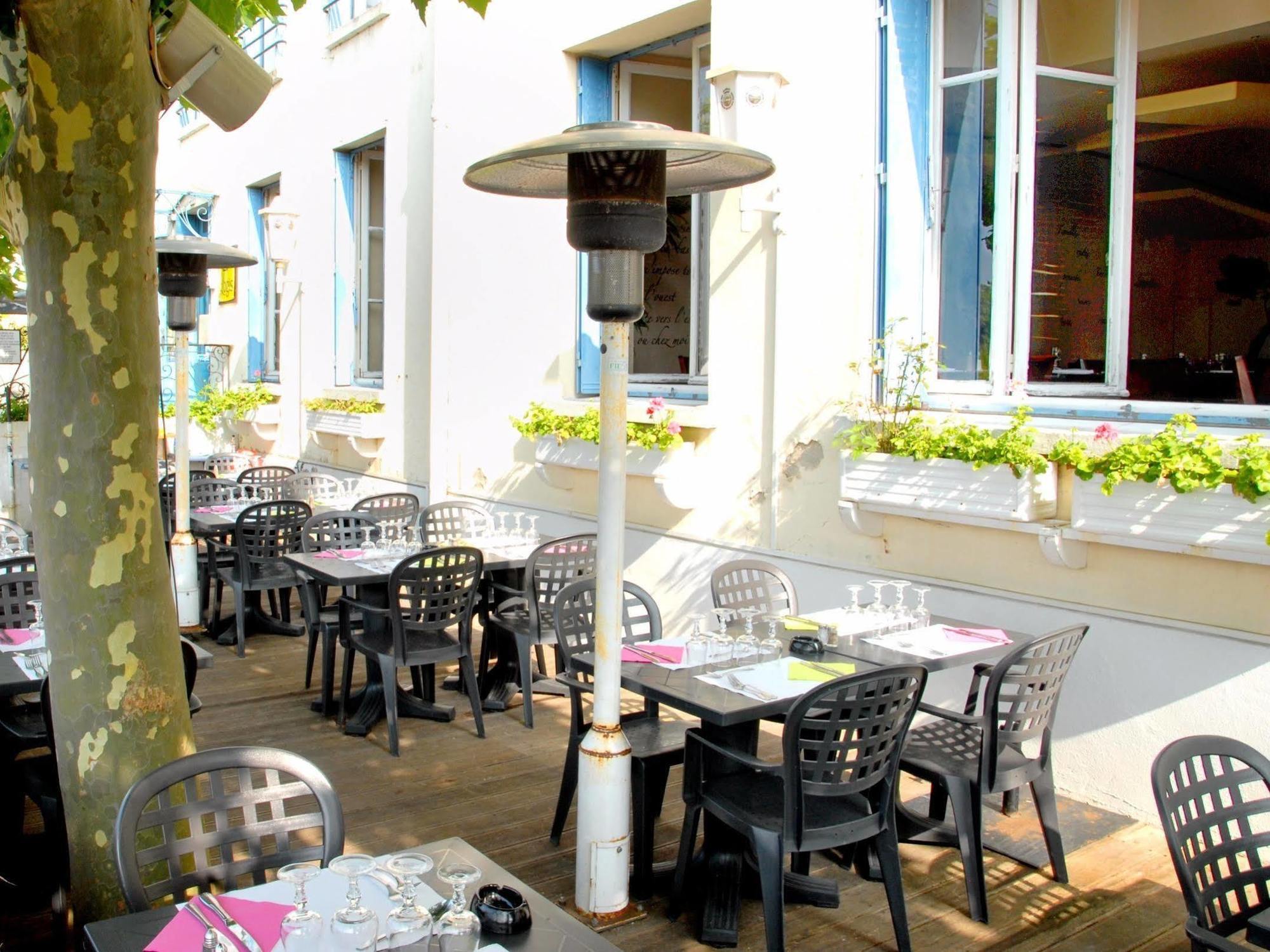 Logis Hotel & Restaurant - Les Bords De Seine 拉罗什基永 外观 照片