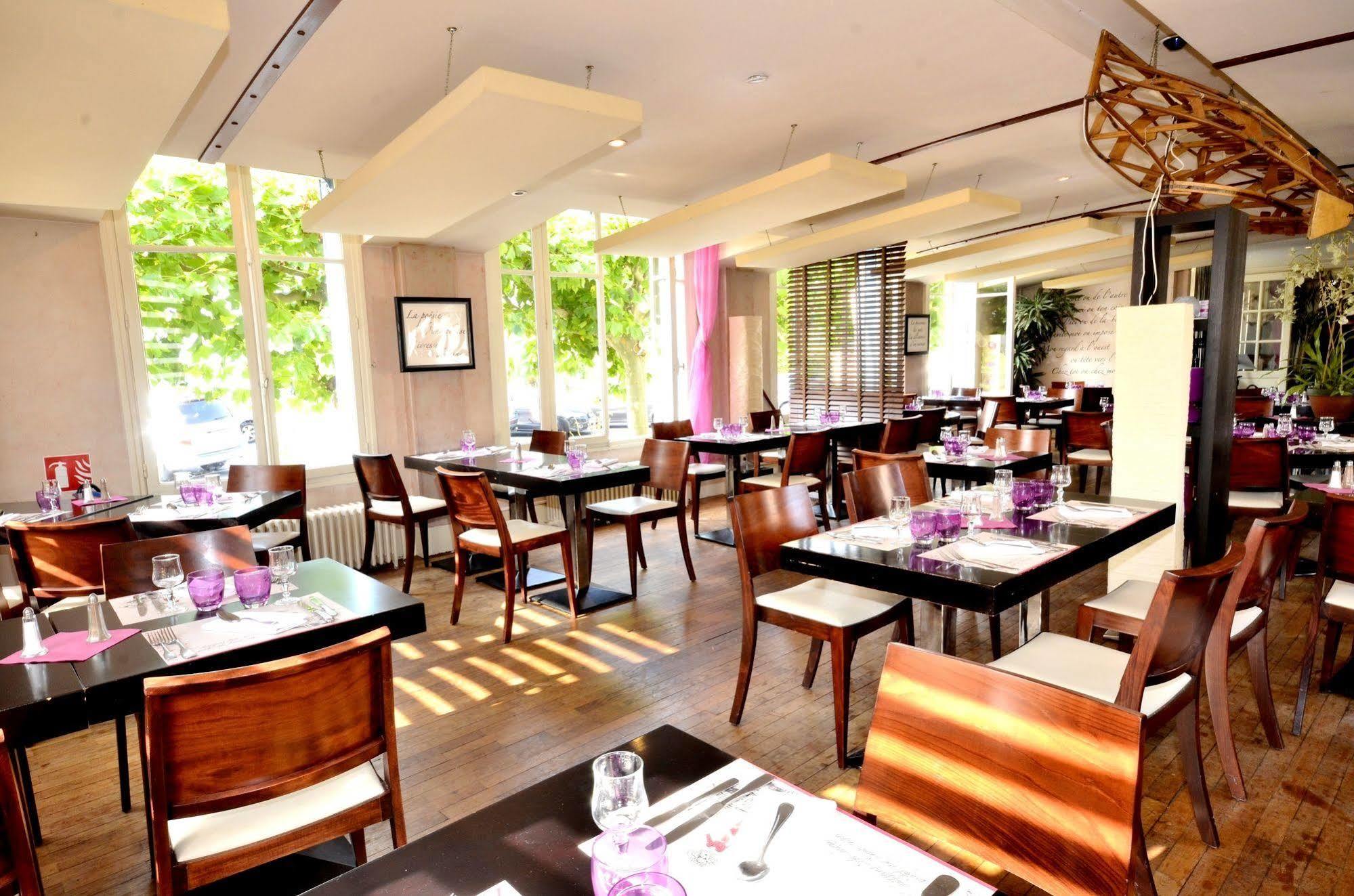 Logis Hotel & Restaurant - Les Bords De Seine 拉罗什基永 外观 照片